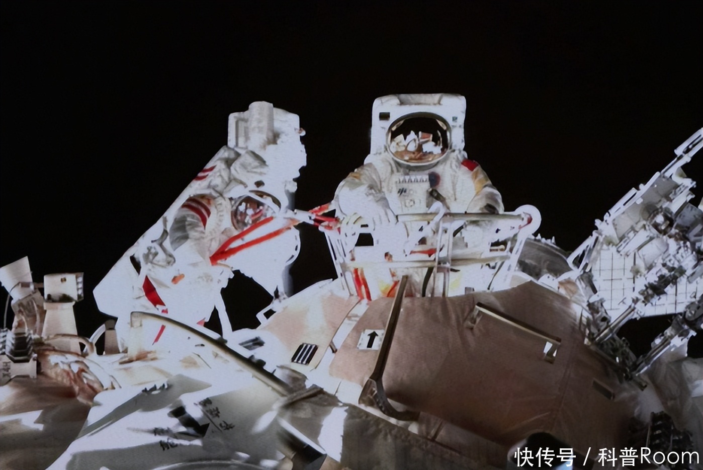 神舟十五号的三位宇航员，探索宇宙的先锋使者